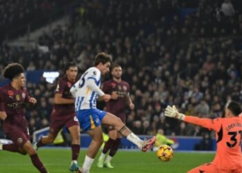 Hàng phòng ngự chắp vá khiến Man City ôm hận