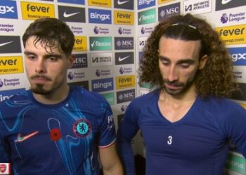 Hòa 1-1, Cucurella ngả mũ trước cầu thủ Arsenal