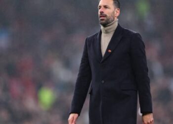 Huyền thoại Man United khuyên Amorim đưa ra phán quyết cho Van Nistelrooy