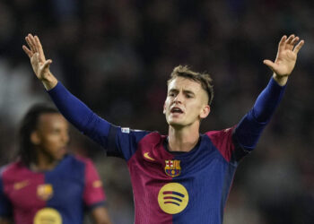 MU lôi kéo viên ngọc Casado của Barca