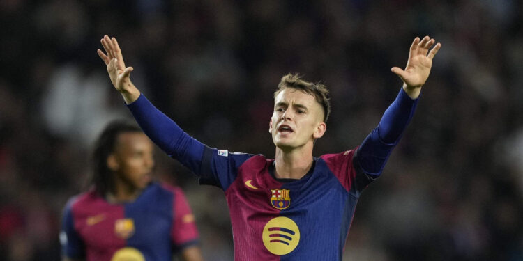 MU lôi kéo viên ngọc Casado của Barca