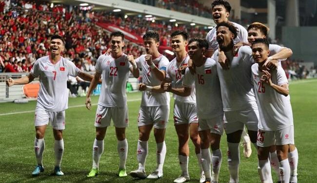 Duy Mạnh an ủi Xuân Son, đặt mục tiêu vô địch ASEAN Cup