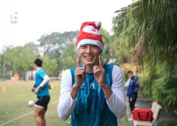 CLB Hà Nội gây sốt khi đón giáng sinh ngay trên sân tập