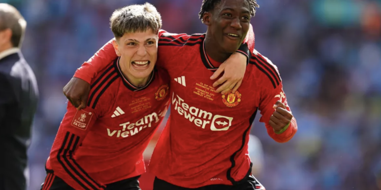 Man City không cho cầu thủ Man Utd đi nhờ đến lễ trao giải Quả Bóng Vàng