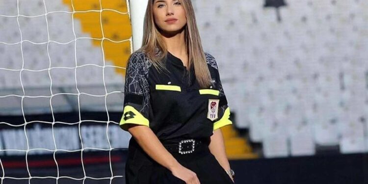 Nữ trọng tài khởi kiện vụ lộ video nhạy cảm