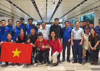 ĐT Việt Nam được chào đón nồng nhiệt tại Singapore