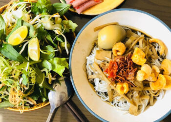 Đặc sản ở Gia Lai chan nước đen ngòm, khách quen ăn 2 bát vẫn thèm