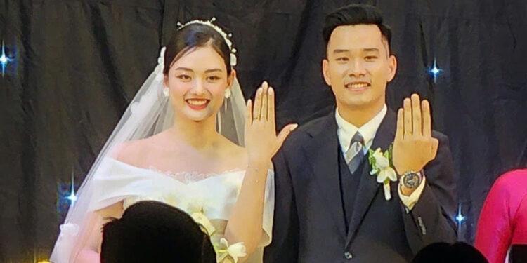 Hoa khôi bóng chuyền Thu Hoài ngập tràn hạnh phúc trong ngày cưới