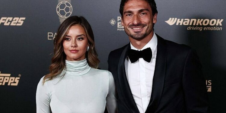 Hummels công khai bạn gái siêu mẫu