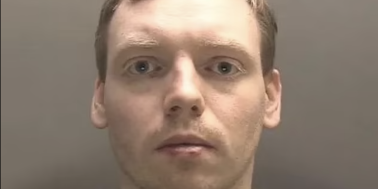 Bị phạt tù 3 năm vì phát lậu bóng đá ở Anh