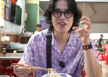 Khách Hàn ghé quán 40 năm ở Đà Nẵng, hết lời khen món bún trứ danh