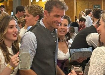 Cựu danh thủ Arsenal say đến mức không thổi được nồng độ cồn