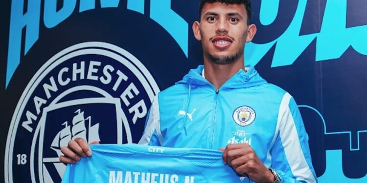 Cầu thủ Man City bị bắt vì cáo buộc cướp điện thoại