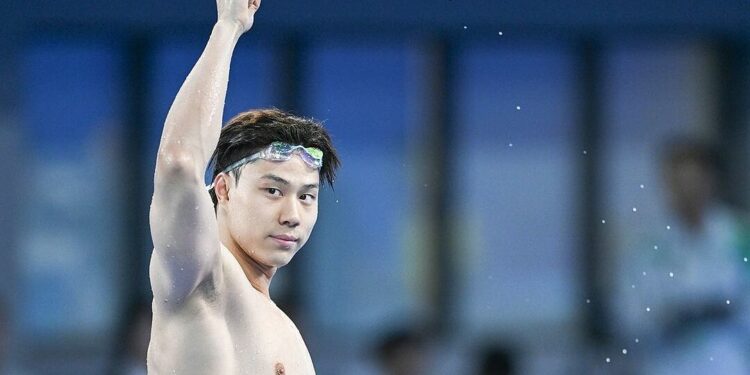 ‘Hoàng tử ếch’ Trung Quốc bị tố phản bội vợ chưa cưới