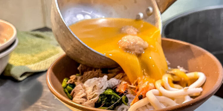 Top 5 quán bún hải sản ngon ở Hà Nội, khách ăn no bụng hết khoảng 50.000 đồng