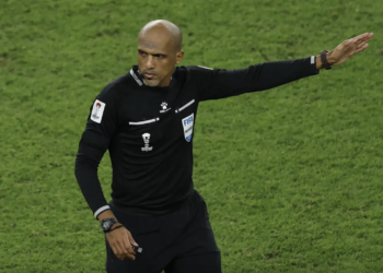 Truyền thông thế giới châm biếm trọng tài trận Indonesia – Bahrain