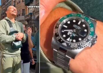 Usyk khoe đồng hồ hàng nhái giá 100 USD