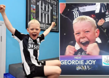 CĐV nhí bị phát hiện trốn học, xem trận Newcastle – Arsenal