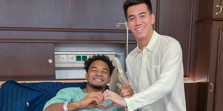 Tiến Linh đến thăm Xuân Son và gửi lời… khiêu chiến