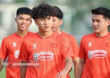 Bùi Alex tập buổi đầu tiên cùng ĐT U22 Việt Nam