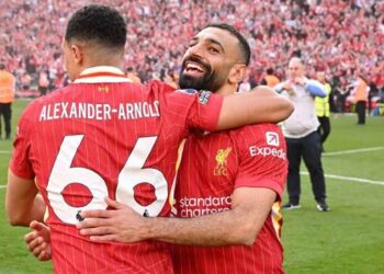 Salah kêu gọi CĐV Liverpool dừng la ó Alexander-Arnold