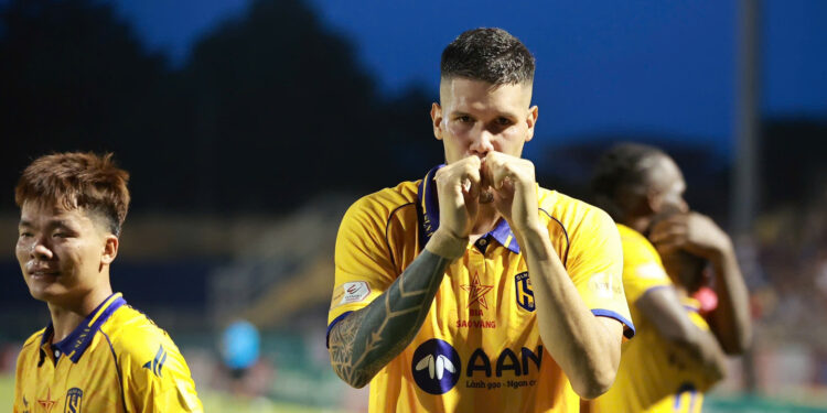 TP.HCM và SLNA trụ hạng, Đà Nẵng vùng lên muộn màng