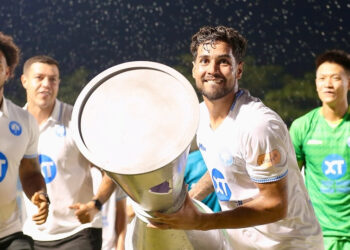 Xuân Son cùng Nam Định ăn mừng cực sung chức vô địch V-League