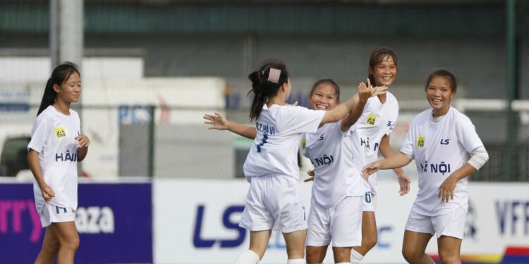 Giải bóng đá nữ U16 quốc gia 2025: ĐKVĐ phô diễn sức mạnh
