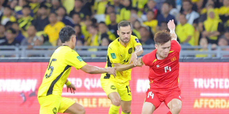 Tuyển Việt Nam: Nhập tịch không phải lối đi bền vững