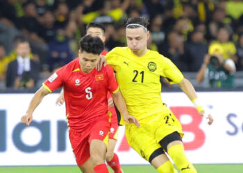 Tuyển Việt Nam thua đậm Malaysia: Sai lầm của HLV Kim Sang Sik