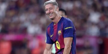 Robert Lewandowski được khuyên rời Barca để đến Saudi Arabia