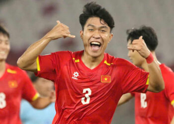 Trung vệ U23 Việt Nam Lý Đức ra mắt CAHN