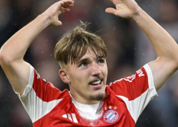 Bayern đặt cược tương lai vào viên ngọc 17 tuổi Lennart Karl