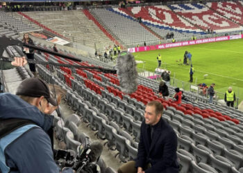 Một ngày cùng Philipp Lahm: Từ sân bóng đến siêu kinh điển bóng đá Đức