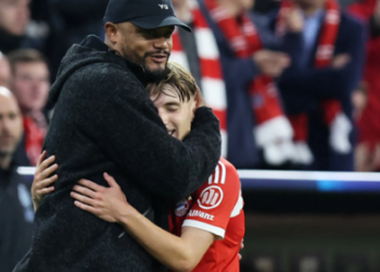 Bayern Munich hủy diệt Gladbach: Kompany chứng minh tài xoay tua đỉnh cao