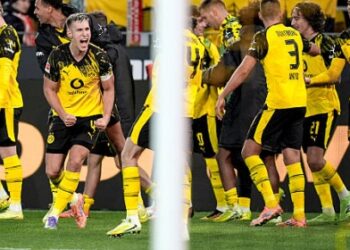 Beier tỏa sáng phút bù giờ, Dortmund thắng nghẹt thở trước Cologne