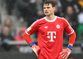 Bayern thắng Gladbach 3-0, Kompany lý giải việc để Neuer dự bị