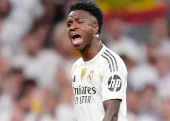 Vinicius Jr xin lỗi CĐV Real Madrid vì hành động bồng bột