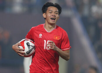 HLV Kim Sang Sik nhận tin cực vui từ đối tác của Xuân Son