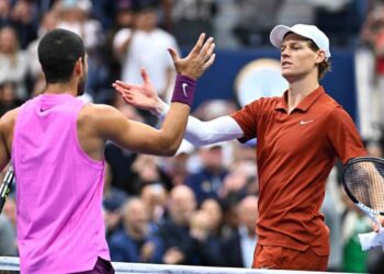 Sinner ‘phả hơi nóng’ vào vị trí số 1 của Alcaraz