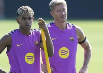 MU gạt phăng yêu cầu ký Robert Lewandowski của Ruben Amorim