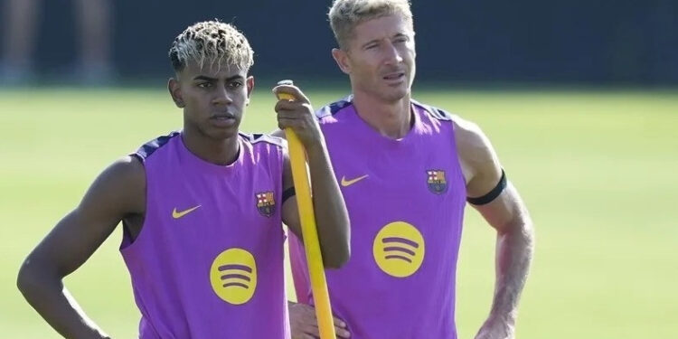 MU gạt phăng yêu cầu ký Robert Lewandowski của Ruben Amorim