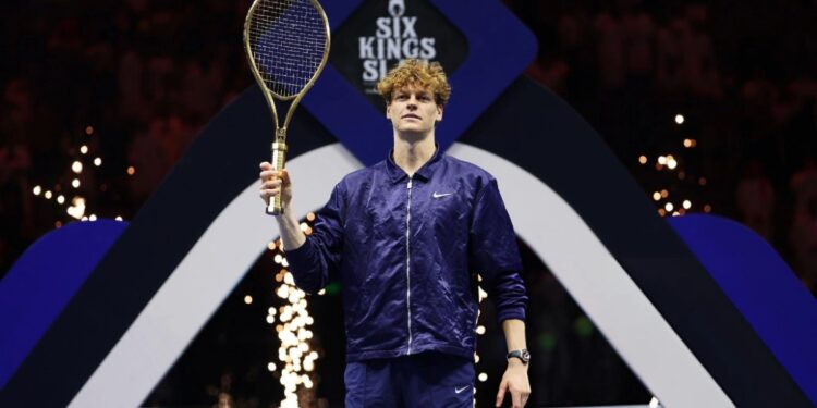 Sinner “gieo sầu” cho Alcaraz, lên ngôi vương ở Six Kings Slam