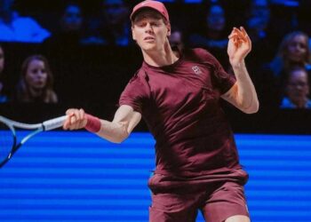 Jannik Sinner thẳng tiến vào tứ kết Vienna Open 2025