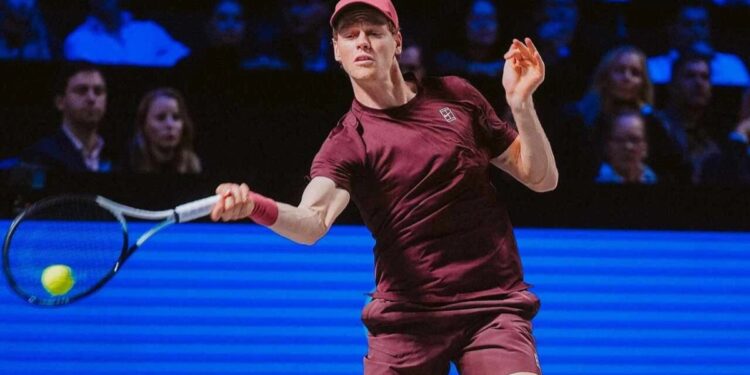 Jannik Sinner thẳng tiến vào tứ kết Vienna Open 2025