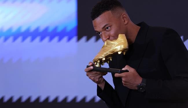 Kylian Mbappe: Tôi không thể so sánh mình với Ronaldo được!