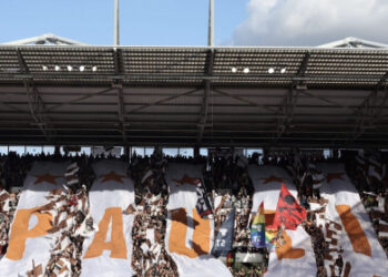 Bê bối St. Pauli: Bài thánh ca bị cấm vì liên quan đến Đức Quốc xã