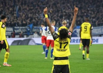 Dortmund đánh rơi chiến thắng phút 97 trên sân Hamburg