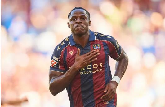 Arsenal và MU theo đuổi tiền đạo của Levante