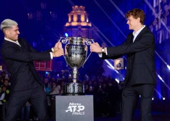 Alcaraz và Sinner giằng co trong cuộc đua số 1 thế giới